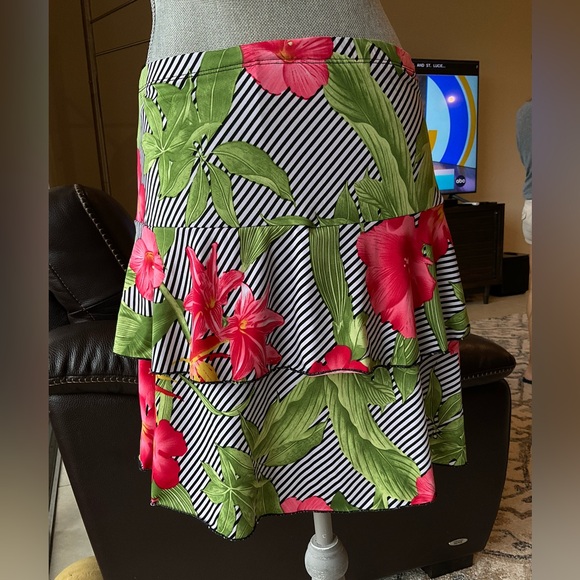 Fashque Studio Skirt size S ,very pretty ,has elastic, ruffle skirt.Made in USA. - Picture 1 of 6